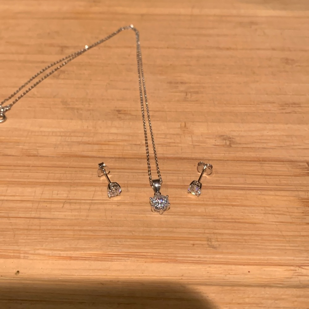 2 ctw Moissanite necklace and earring set